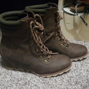 Hidden wedge booties